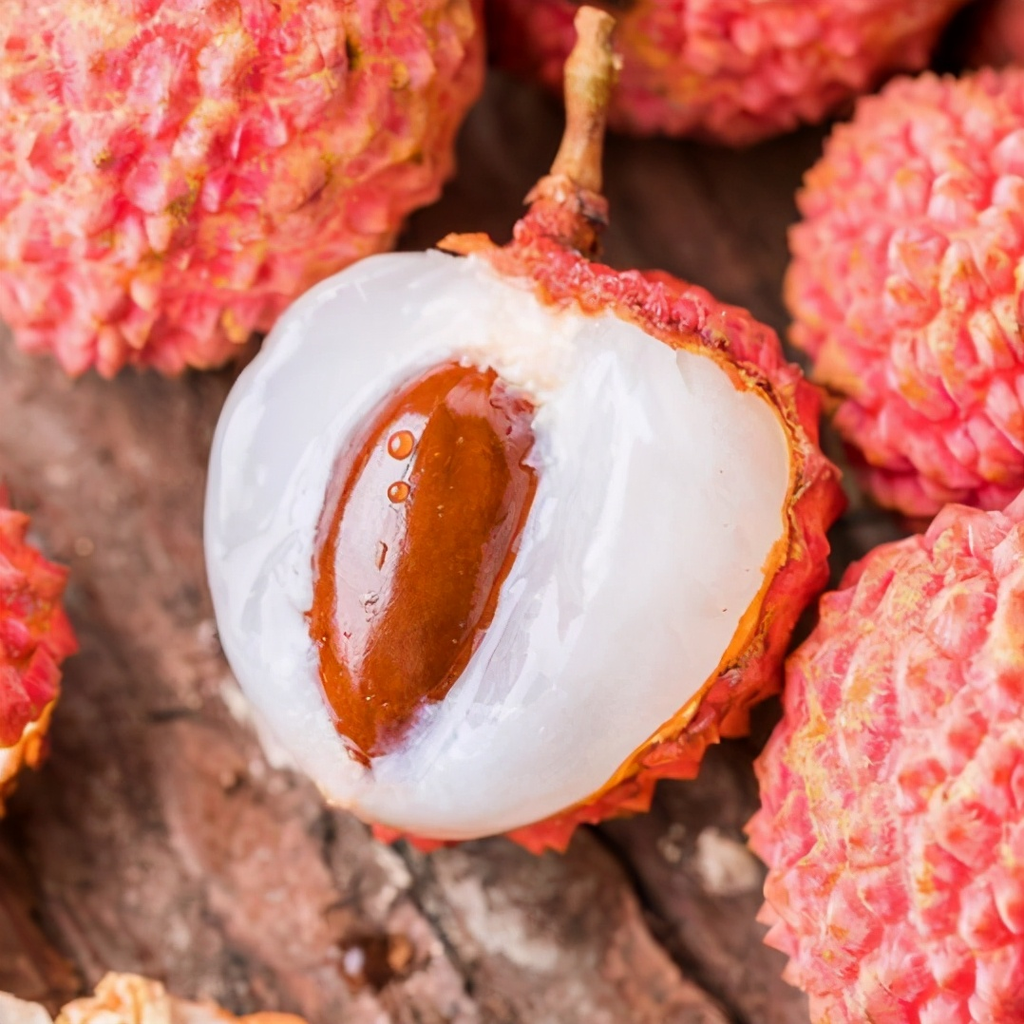 Fresh Lychees 1kg (weight) | 新鲜 荔枝 1kg (称重)
